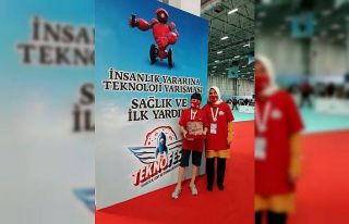 Ayşe Öğretmen, öğrencileri için gece gündüz...