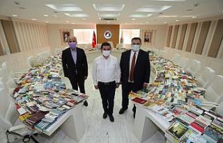 Bakan Ersoy’dan Cemil Meriç Kitaplığı’na 2...