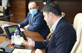 Bakan Kurum, öğretmeni ile görüntülü görüştü