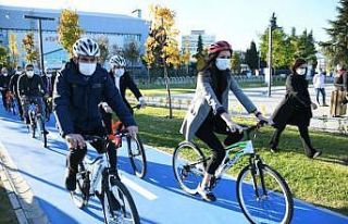 Bakan Kurum, Samsun Millet Bahçesi’nde pedal çevirdi