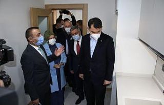 Bakan Kurum, tamamlanan deprem konutlarını inceledi