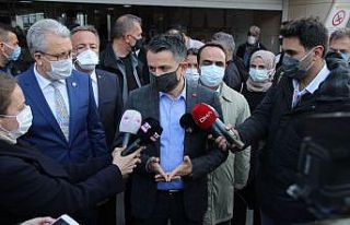 Bakan Pakdemirli, hastanede tedavi gören depremzedeleri...