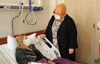 Bakan Selçuk, depremzedeleri yalnız bırakmadı