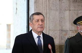 Bakan Selçuk ve öğretmenler Başöğretmen’in...