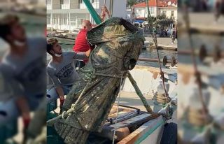 Balıkçıların ağına bu kez heykel takıldı
