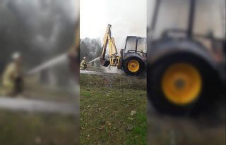 Balıkesir’de iş makinesi alev alev yandı