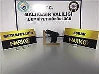 Balıkesir’de polis 41 aranan şahsı yakalarken,...