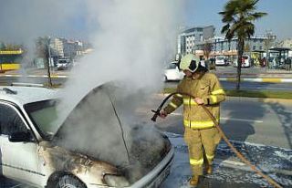 Balıkesir’de seyir halindeki araç yandı