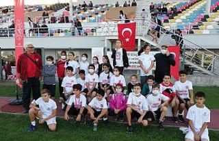 Bandırma atletizmde madalyaları topladı