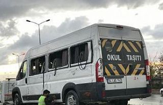 Başakşehir’de servis minibüsü devrildi: 14 yaralı