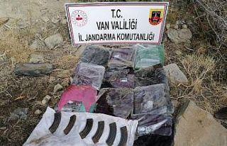 Başkale’de şarjör ve keçeye emdirilmiş eroin...