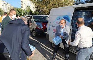 Başkan Akın deprem bölgesinde yardım çalışmalarına...