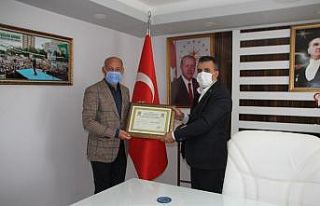 Başkan Altın’a ‘Çiftçi Dostu Şeref Belgesi’...