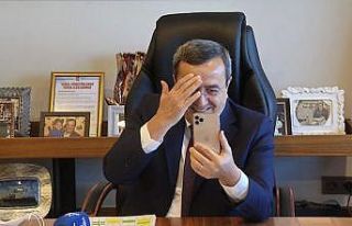 Başkan Batur’dan öğretmenine ‘pandemiye özel’...