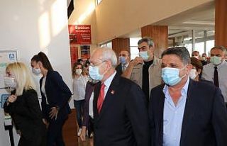 Başkan Böcek’i hastanede ziyaret eden Kılıçdaroğlu:...