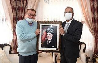 Başkan Bozdoğan, öğretmenlerin evlerine konuk...
