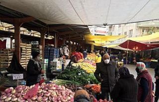 Başkan Bozkurt Pazar yerini denetledi