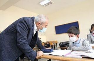 Başkan Büyükgöz Yıldırım Beyazıt’ta bayrak...