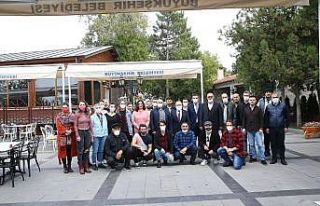 Başkan Büyükkılıç Bursa Devlet Tiyatrosu sanatçıları...