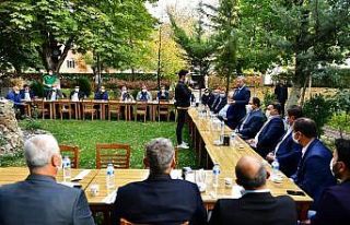 Başkan Çınar, esnafla istişare etti