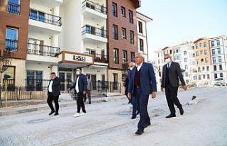 Başkan Güder, deprem konutlarını inceledi