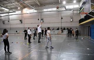 Başkan Kocaman basketbol düellosunu kaybetti