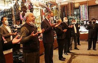 Başkan Kuş, esnafla bereket duasına katıldı