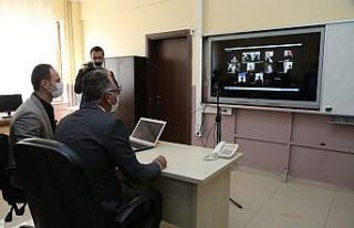 Başkan Kuş sahadaki öğretmenlerle bir araya geldi