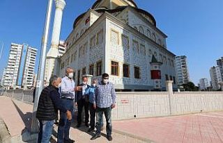 Başkan Tarhan cami inşaatını gezdi