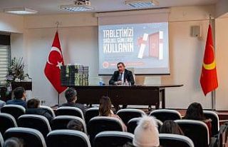 Başkan Vidinlioğlu öğrencilere 100 tablet hediye...
