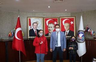 Başkan Yanmaz başarılı öğrencileri ödüllendirdi