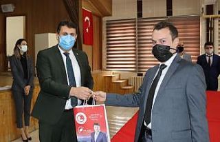 Başkan Yaşar öğretmenleri yalnız bırakmadı