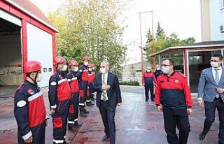 Başkan Zolan, İzmir depreminde görev yapan itfaiyecileri...