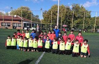 Başkandan minik futbolculara moral ziyareti