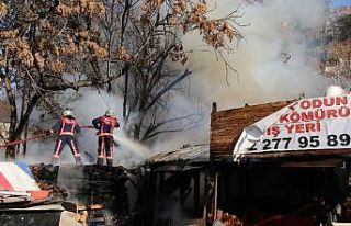 Başkentte odun deposundaki yangın korkuttu