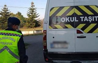 Bayburt şehir merkezinde öğrenci taşıyan okul...