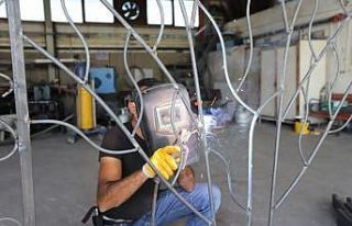 Belediye atölyelerinde üretilen ürünler şehrin...