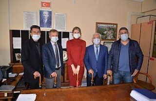 Belediye Başkan Yardımcısı Melek Subaşı öğretmenleri...