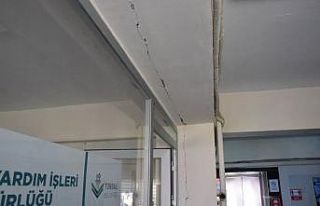 Belediye çalışanları, depremde ağır hasar alan...