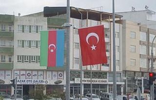 Besni Azerbaycan ve Türk Bayrakları ile donatıldı