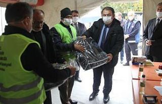 Beyşehir’de, İzmir depremzedeleri için yardım...
