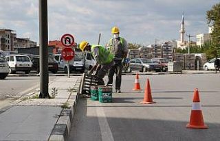Bilinçsizce atılan izmarit ve ambalajlar yağmur...