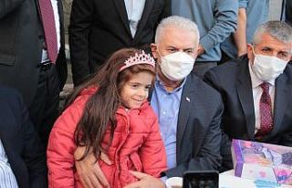 Binali Yıldırım, taziye ziyaretinde dua okudu