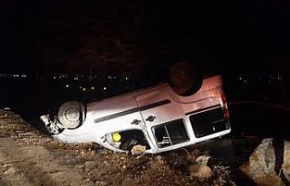 Bingöl’de araç dereye uçtu