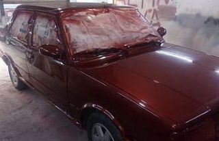 Boyanmak üzere kendisine teslim edilen otomobille...