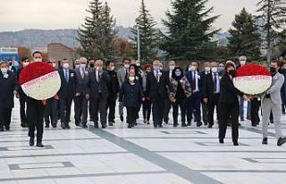 Bülent Ecevit kabri başında anıldı