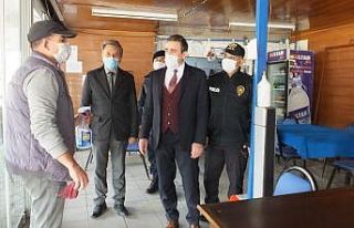 Burhaniye’de Kaymakam maske denetimi yaptı