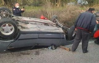 Burhaniye’de otomobilde sıkışan sürücüyü...