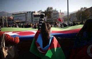 Bursa’da Azerbaycan zaferi dev bayrakla kutlandı