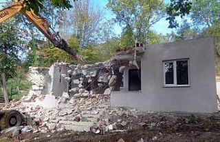 Bursa’da kaçak yapılar tek tek yıkılıyor